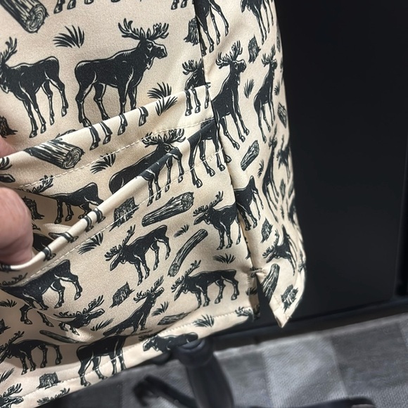 Revel Bobby Timberline Scrub,v-neck,hip pockets,1 double,slit sides,Moose,logs - Picture 3 of 10